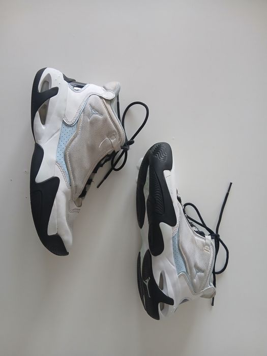 40 Nike Air Jordan Max Aura 4 białe niebieskie buty do koszykówki