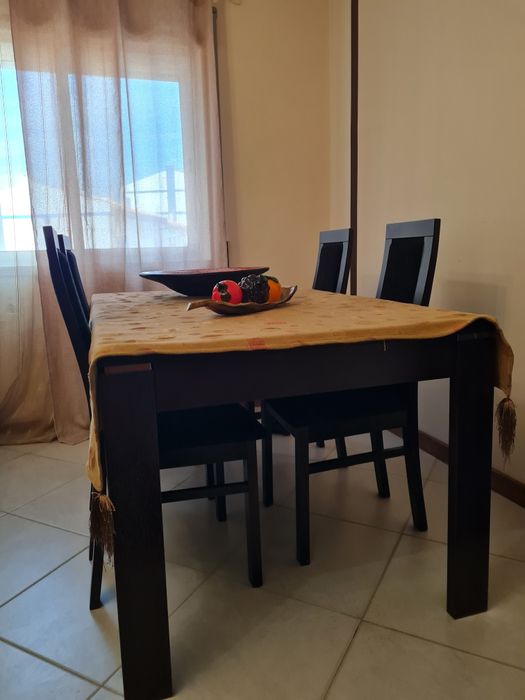 Mesa de sala + 4 cadeiras