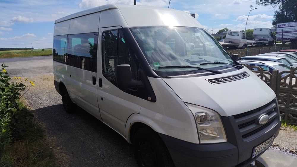 Wynajem busa 9 osobowy autolaweta