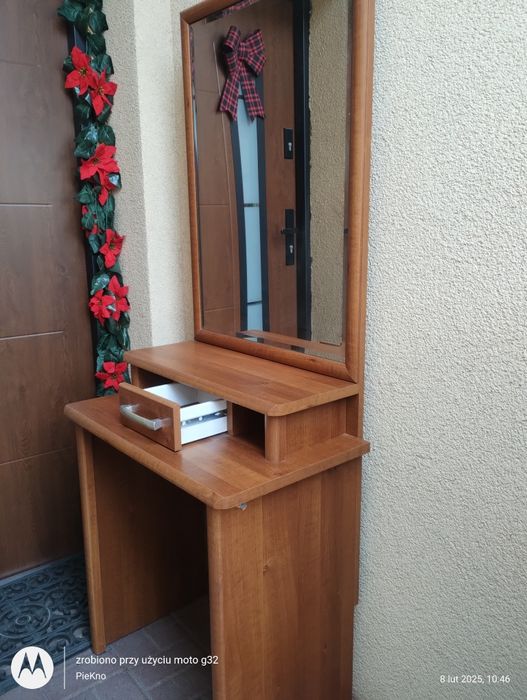 Toaletka z lustrem