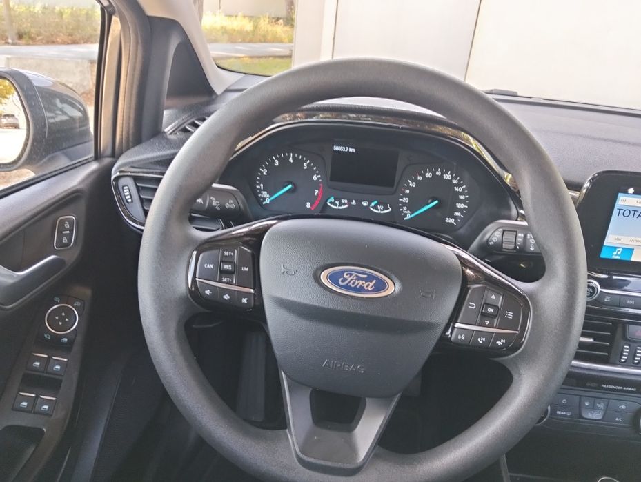 Ford Fiesta Business 1.1 – 85 cv | Janeiro 2018 | 56 300 km
