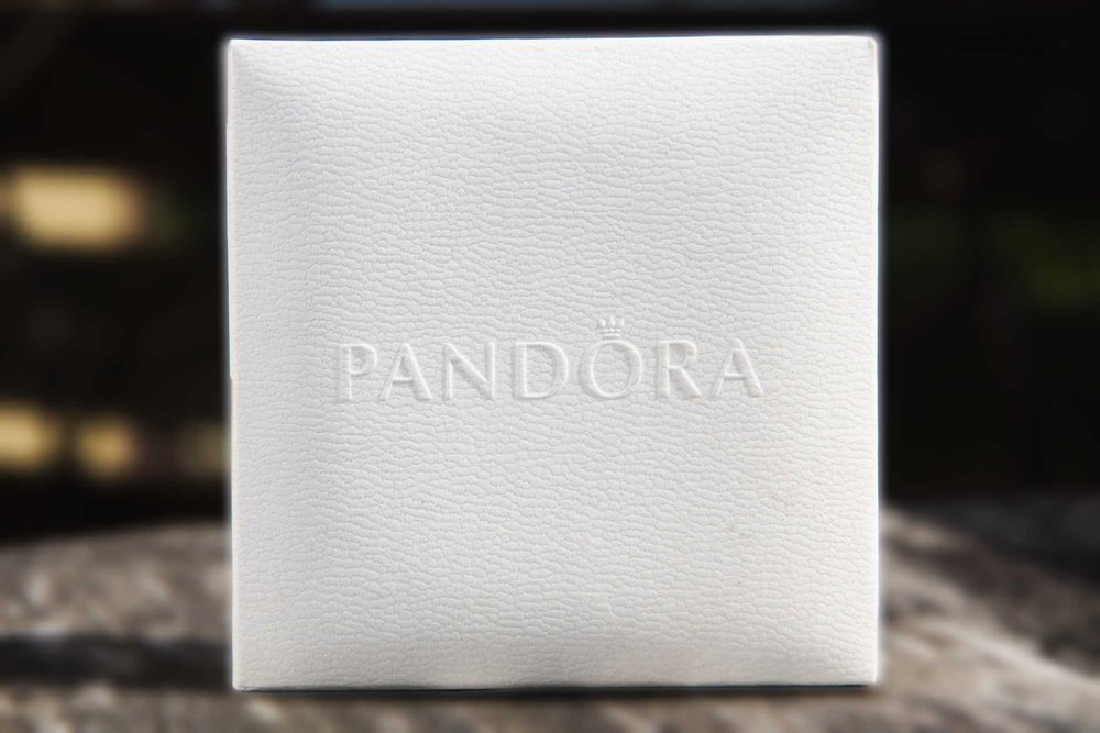 PANDORA – srebrna bransoletka 20 cm z charmsami + pudełko
