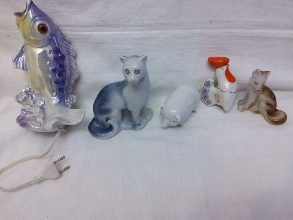 Статуэтки фарфоровые,светильник ГДР