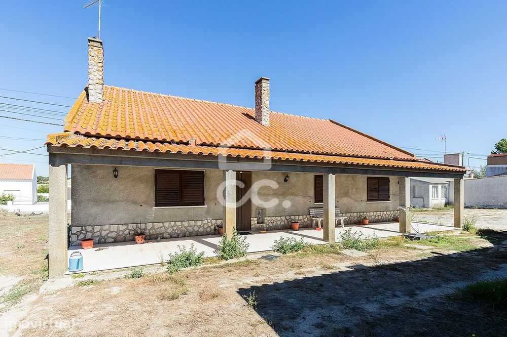 Moradia T3 Isolada inserida num lote de 720 m² em Vendas Novas, Évora