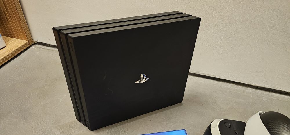 Ps4 + VR2 + 2 comandos + 3 jogos