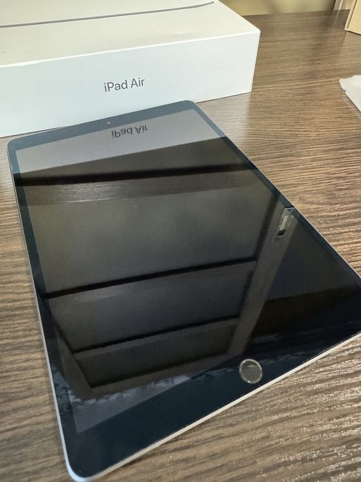Продам iPad Air 3 (2019) Wi-Fi 64 GB