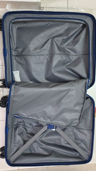 Mala nova e necessaire em ótimo estado