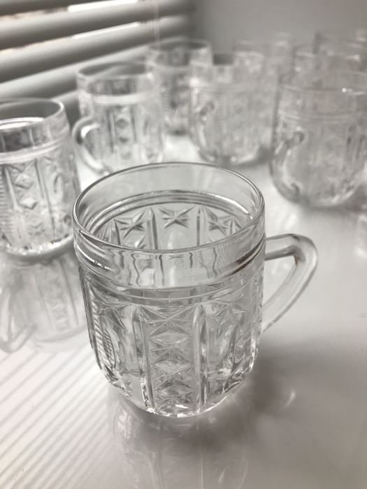 Хрустальные стаканы с ручками