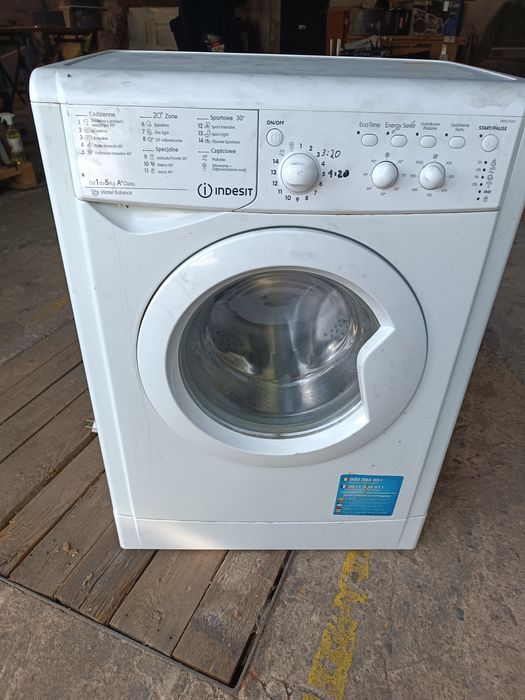 Pralka Indesit. Uszkodzone łożysko.