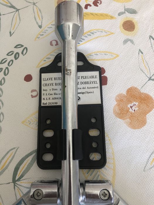 Chaves novas para pneus