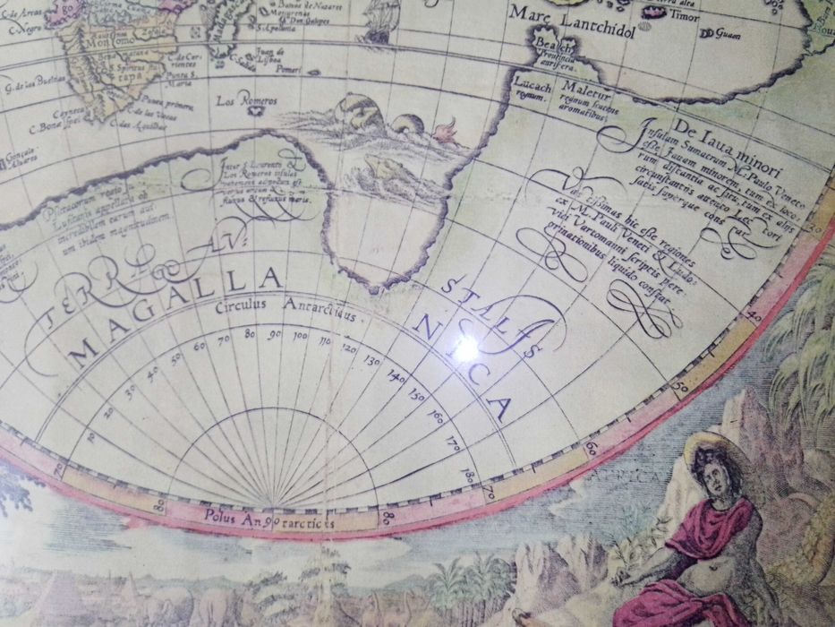 quadro mapa mundo antigo acho que é em latin