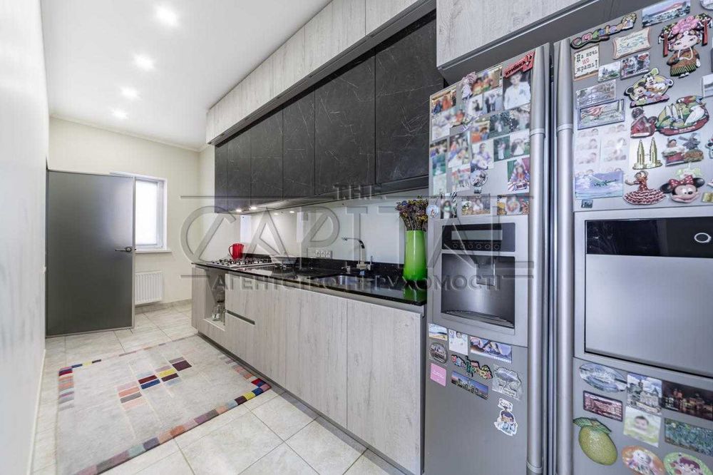 Престижний будинок в Крюківщіні 400м2, гараж та басейн