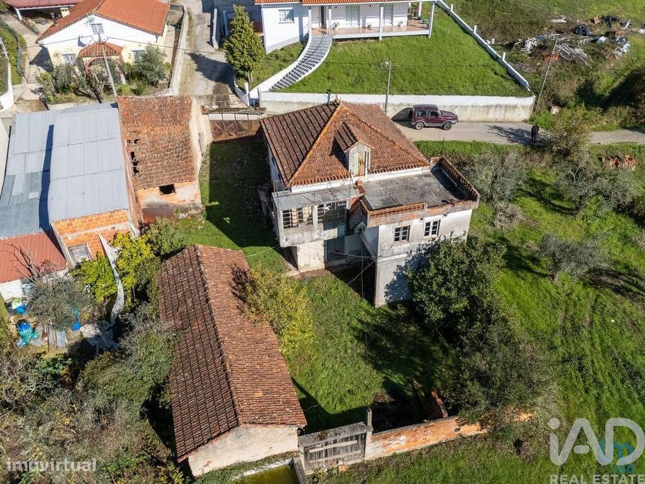 Moradia isolada T4 em Arganil de 72 m2
