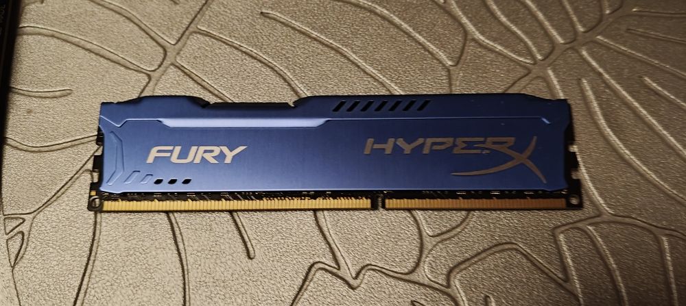Pamięć RAM DDR3 16 GB (8 GB HyperX + 2×4 GB Elixir) – 1600 MHz, sprawna