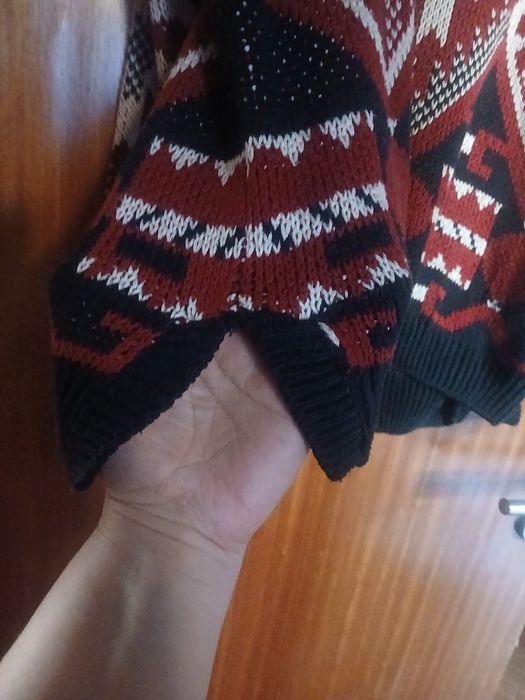 Camisola vermelha e preta L