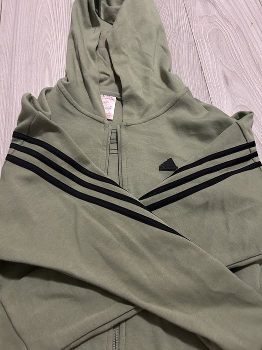 Komplet khaki adidas