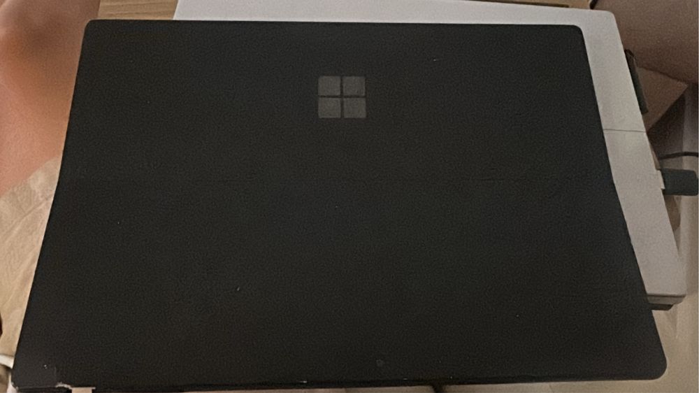 Surface Pro 6 I7-8 / 8GB