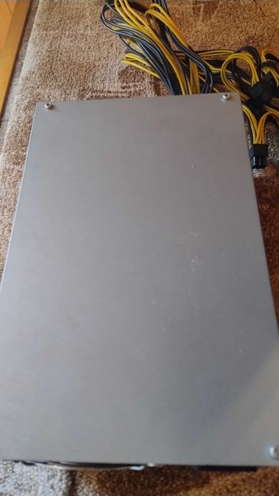 Antminer Zasilacz 1800W.