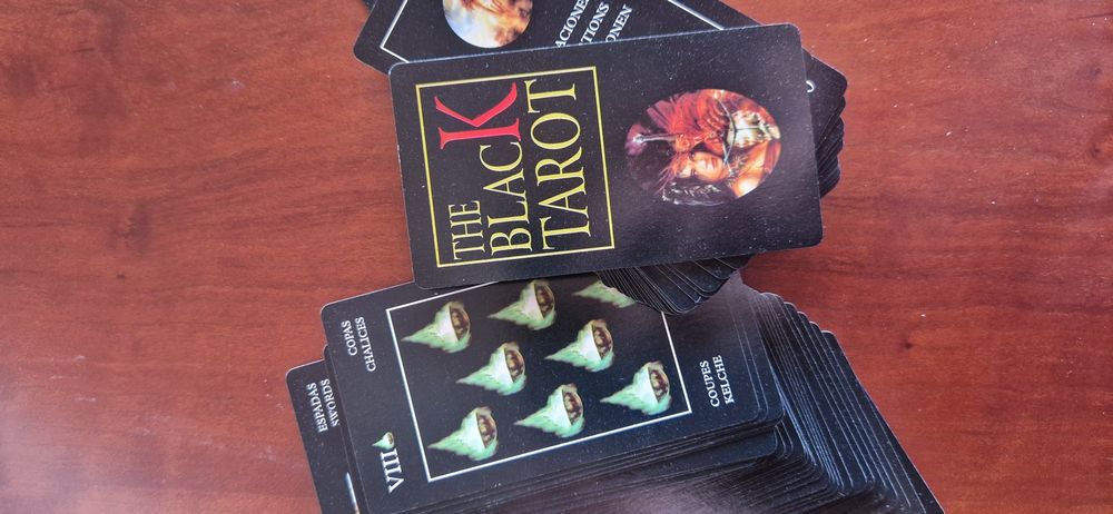 The Black Tarot Fournier Vintage Completo c/ Livro – Luis Royo