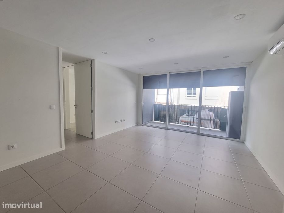 T1 C/Novo- C/Terraço e Lugar de garagem- Próx. Rua Costa Cabral, Porto