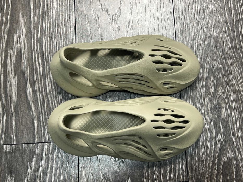 Yeezy Foam Runner RNNR жіночі оригінал тапки сандалі їзі шльопанці