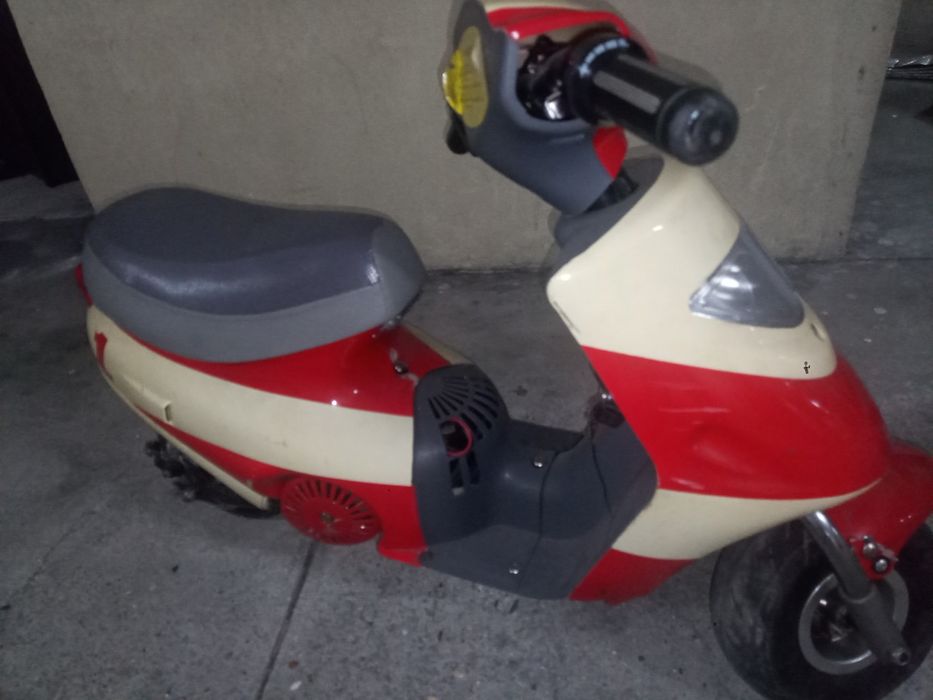 Scooter eléctrica criança