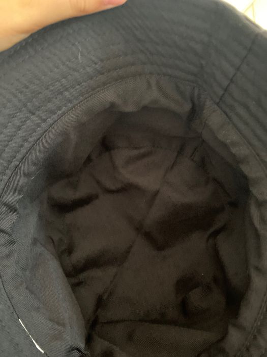 Chapéu branco e preto do tipo kiko