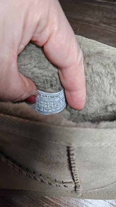 Продам UGG розмір 40
