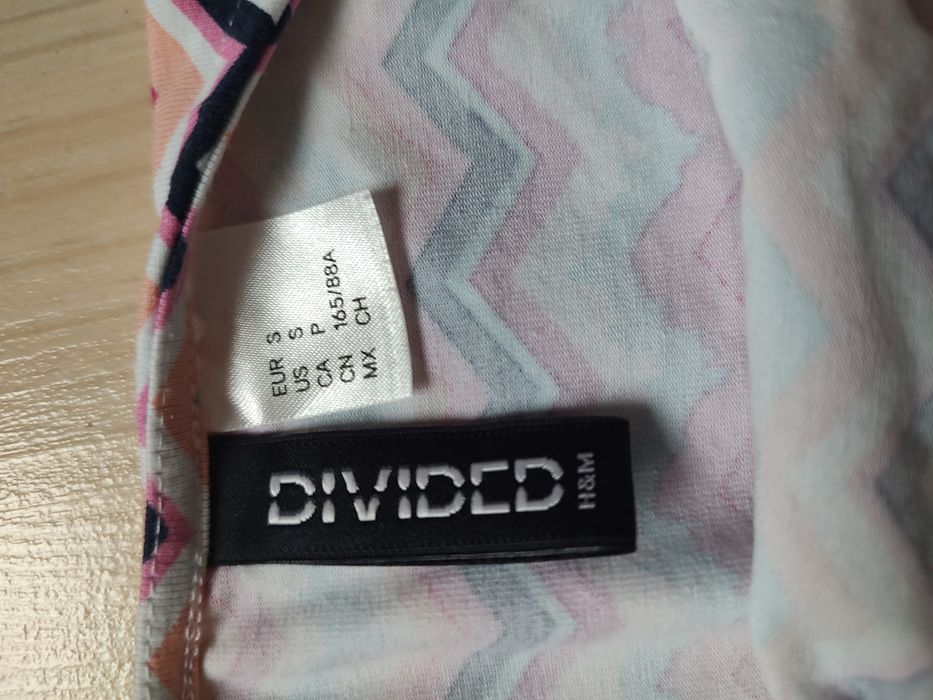 Damski krótki top we wzory