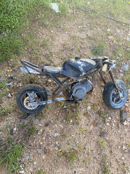 Vendo mota a gasolina