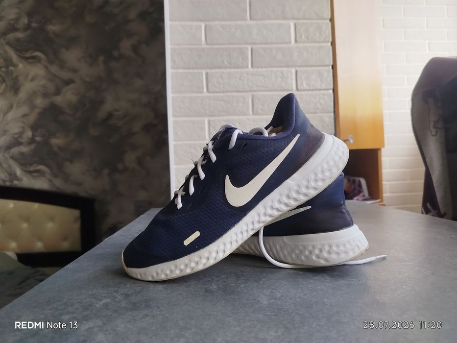 Кросівки Nike Revolution 5
