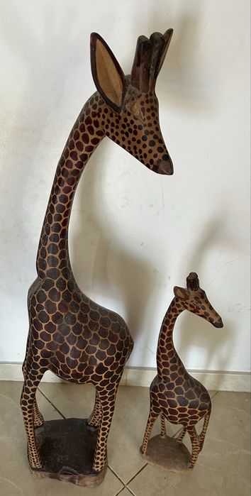 Figuras em madeira