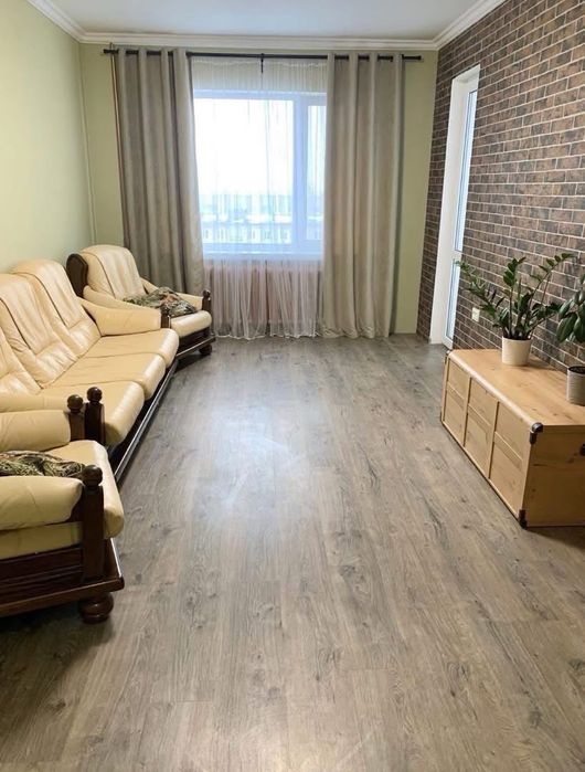 Продам 3 кімнатної квартири Відродження.