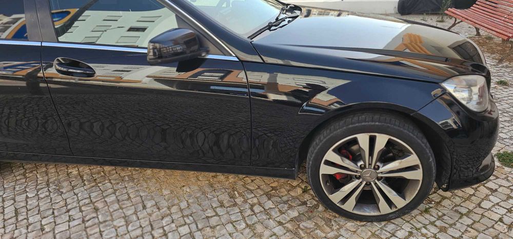 Carrinha Mercedes C220 W204 imaculada