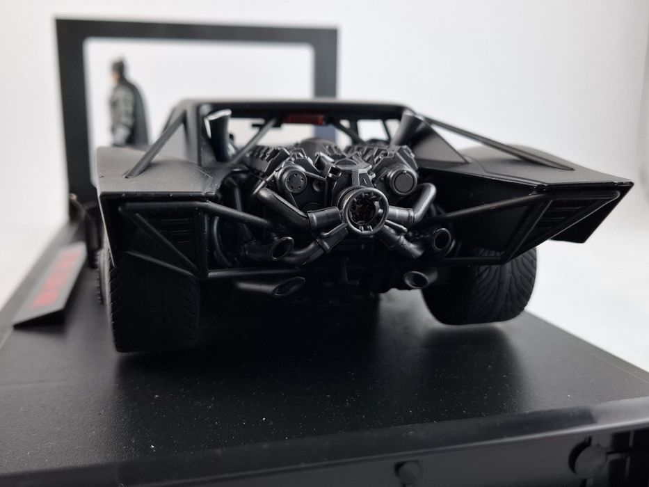 Jada BATMOBILE z figurką Batmana  1:18