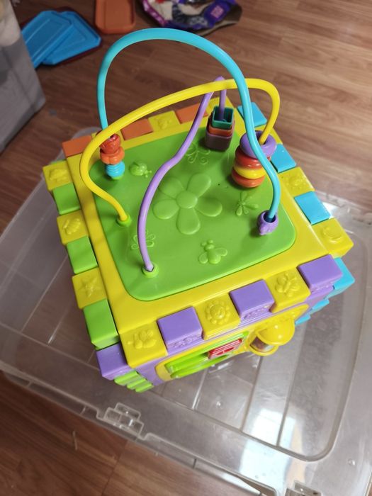 Cubo interativo para crianças