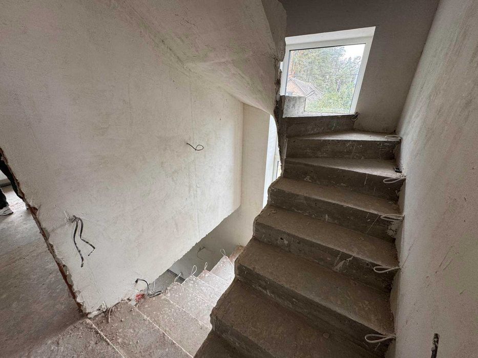 Таунхаус р-н Центрального Парку з початковим ремонтом. Газ.