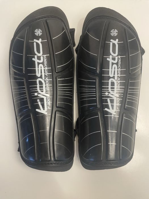 Caneleiras Kipsta F300 Shock Absorber Pretas