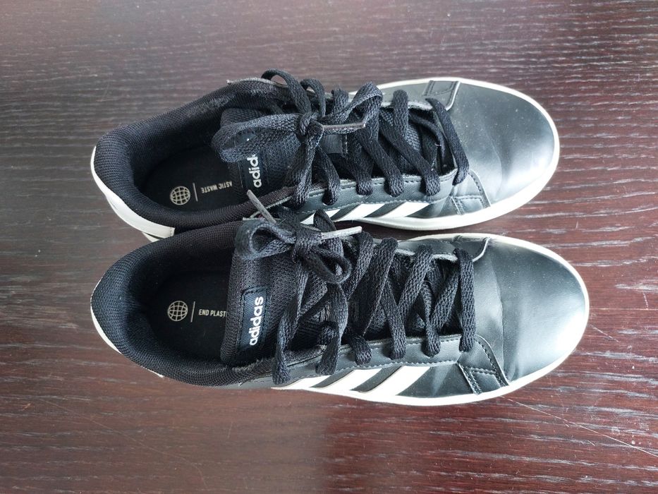 Sapatilhas adidas pretas