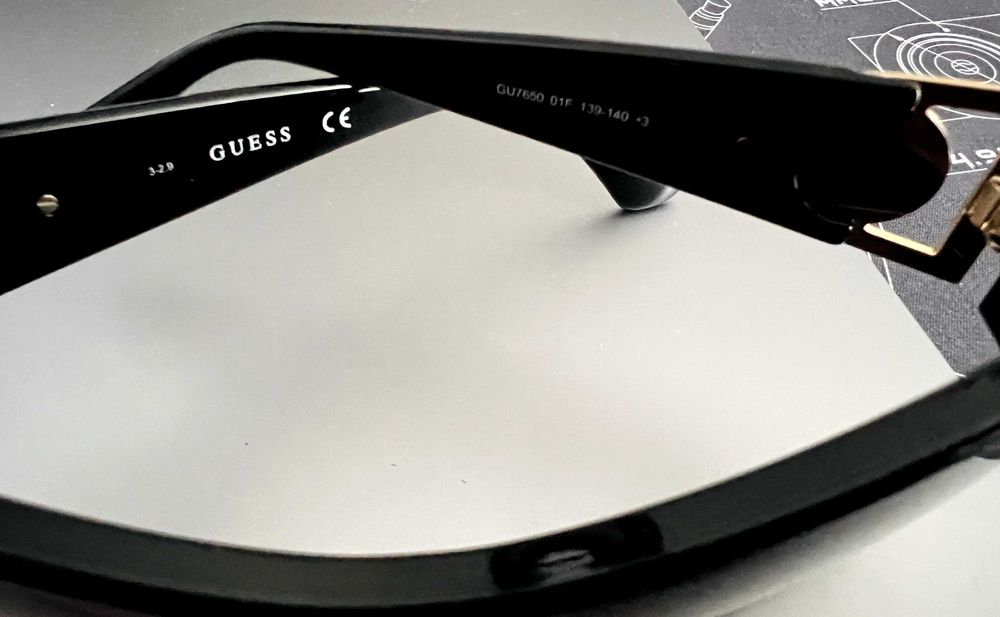 Окуряри GUESS (з чохлом)