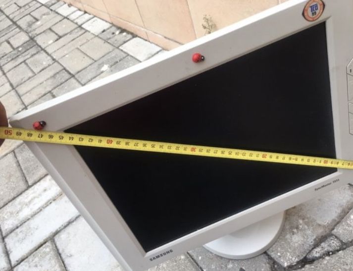 Samsung TFT Screen + Keyboard and Speakers64741081875714121