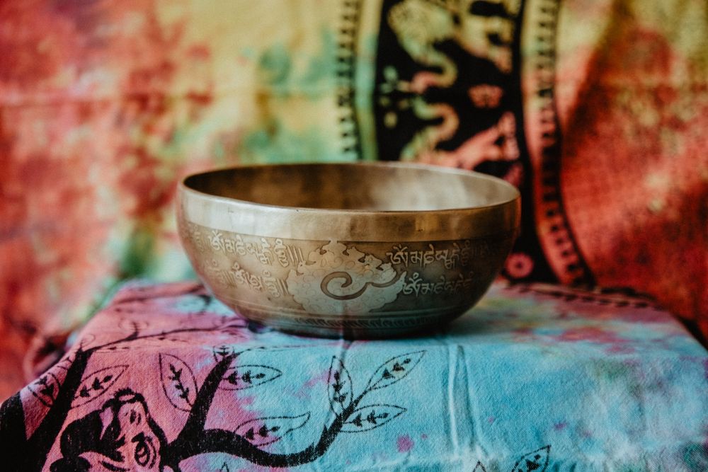 Taças tibetanas de vários tamanhos, feitios e formação