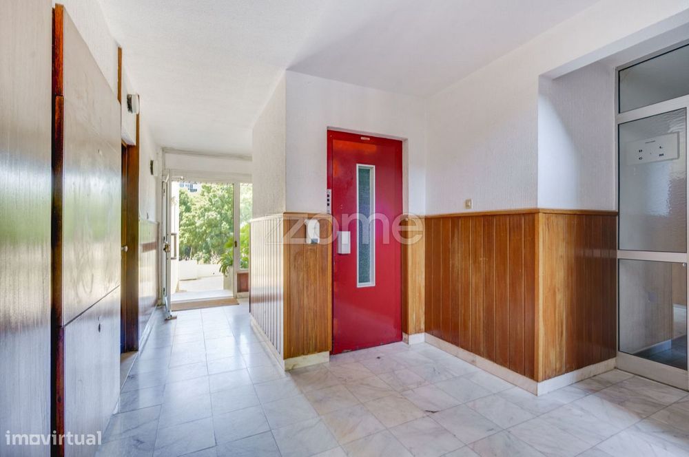 Apartamento T2 com Garagem para Arrendamento - Metro do Campo Grande
