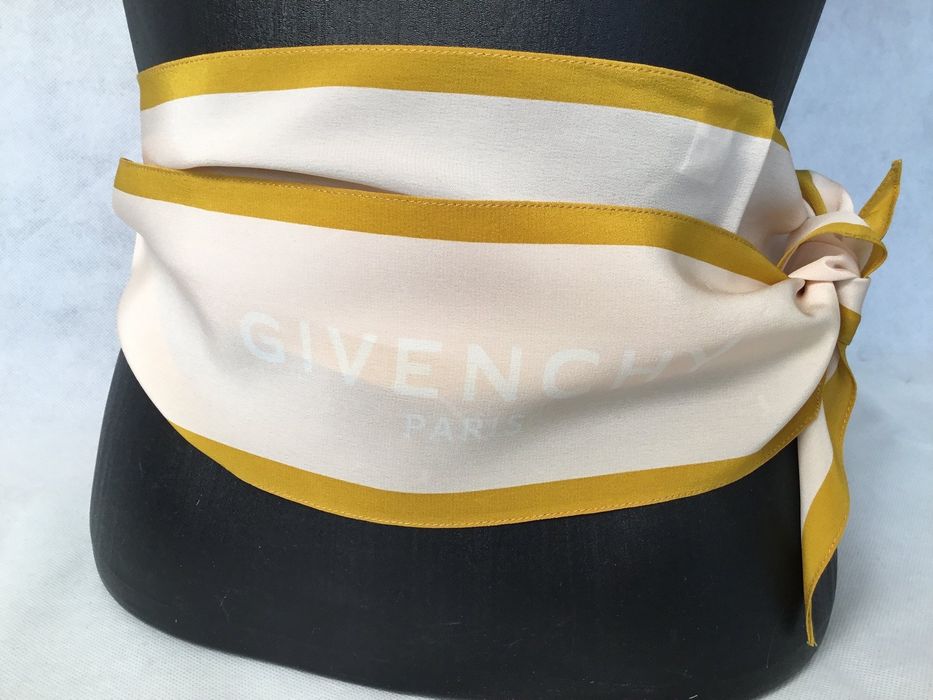Foulard Givenchy Paris