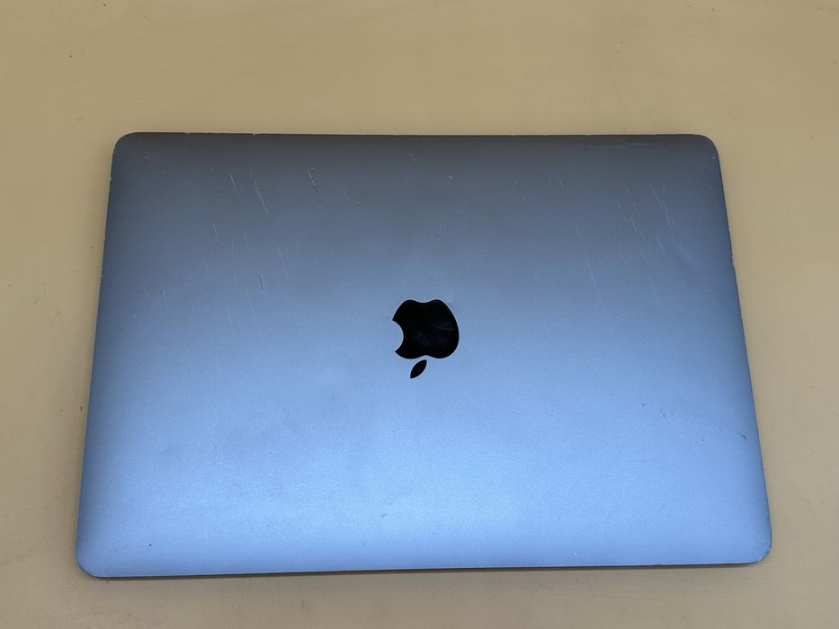Macbook pro 2019 i5 256gb 8gb