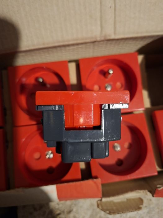 LEGRAND 77114 gniazdo elektryczne pojedyncze 16A DATA Mosaic l