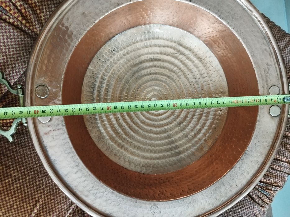 Braseira antiga de cobre como Nova