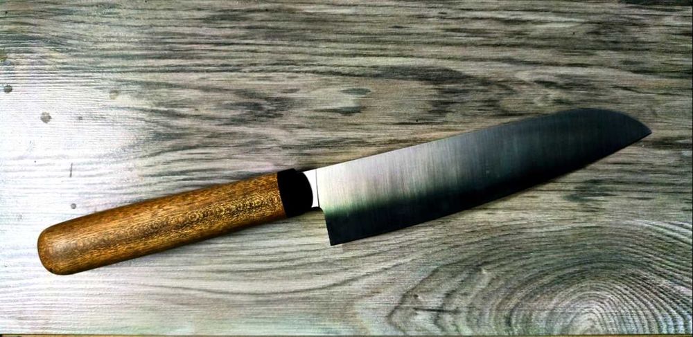 Ręcznie robiony nóż kuchenny Santoku – stal N690 60 HRC | G10 + mahoń