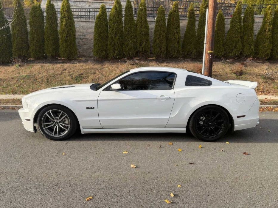 Ford Mustang GT Premium Coupe      2014