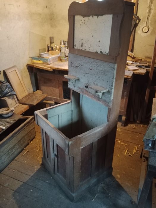Продам антикварную тумбу-умывальник